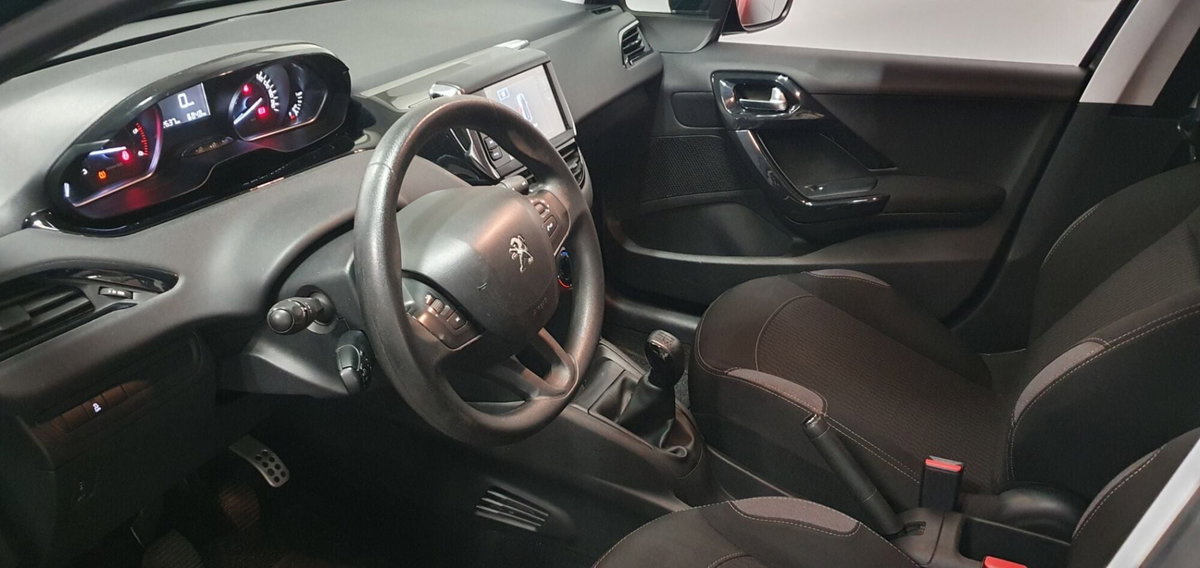 Peugeot 208 75 5 porte Active (2)