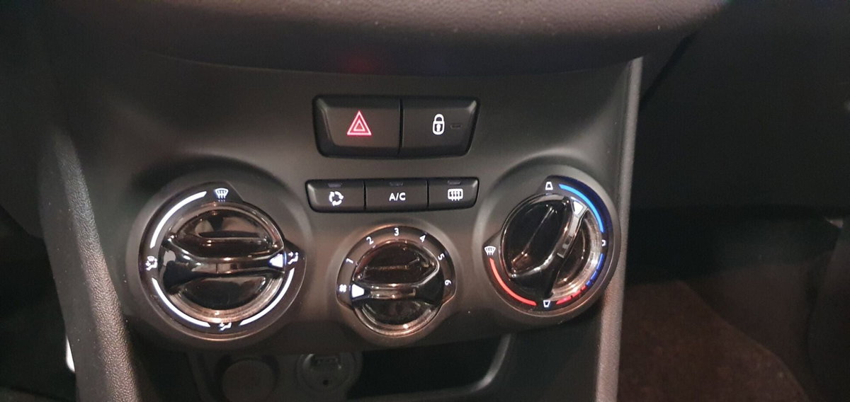 Peugeot 208 75 5 porte Active (6)