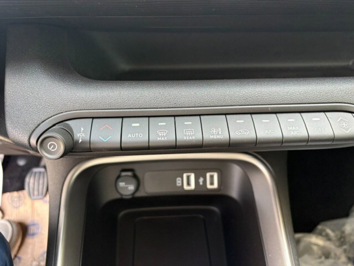 Jeep Avenger 1.2 turbo Altitude fwd 100cv (9)