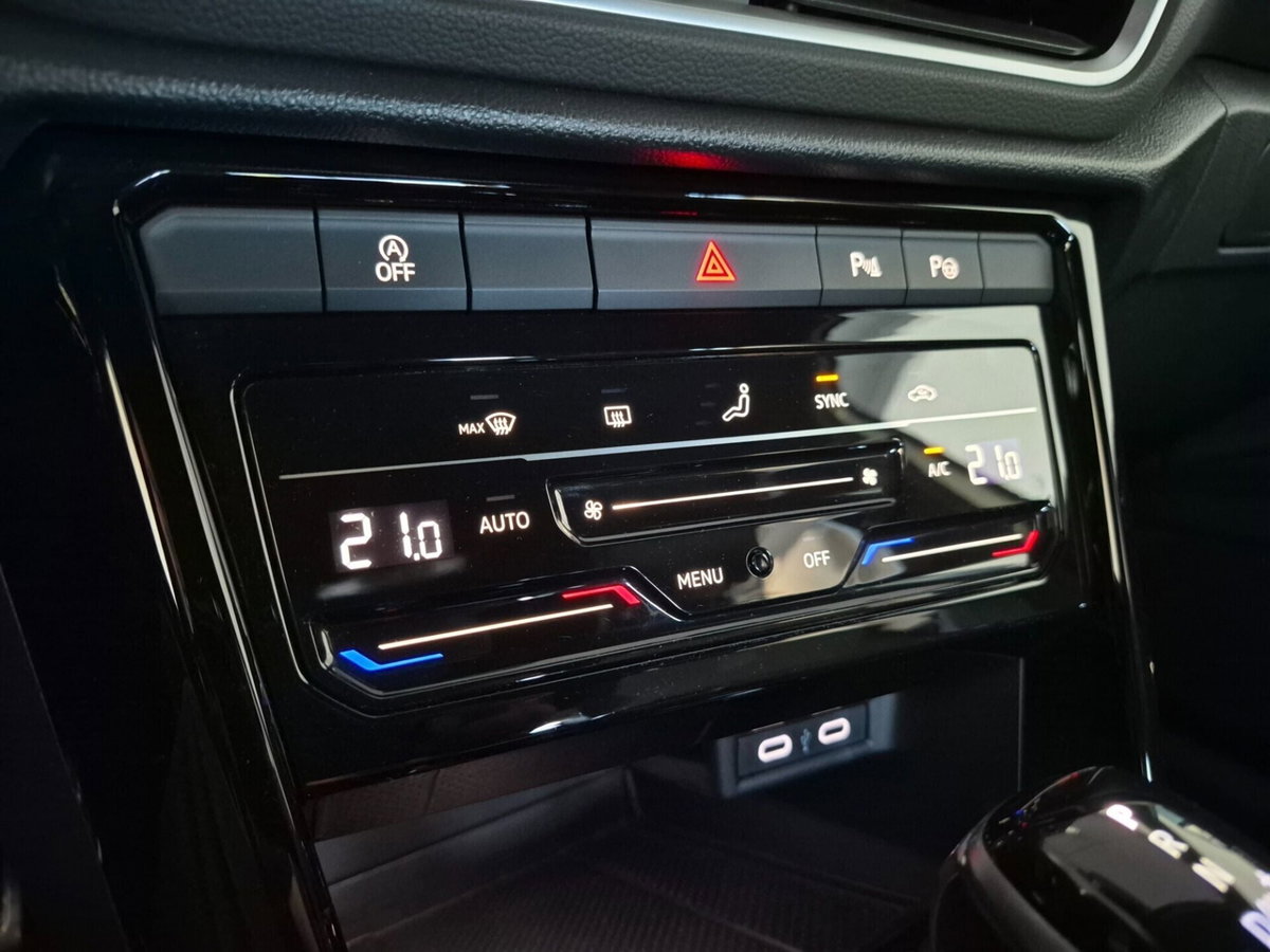 Volkswagen T-Roc 1.0 TSI R-Line (18)