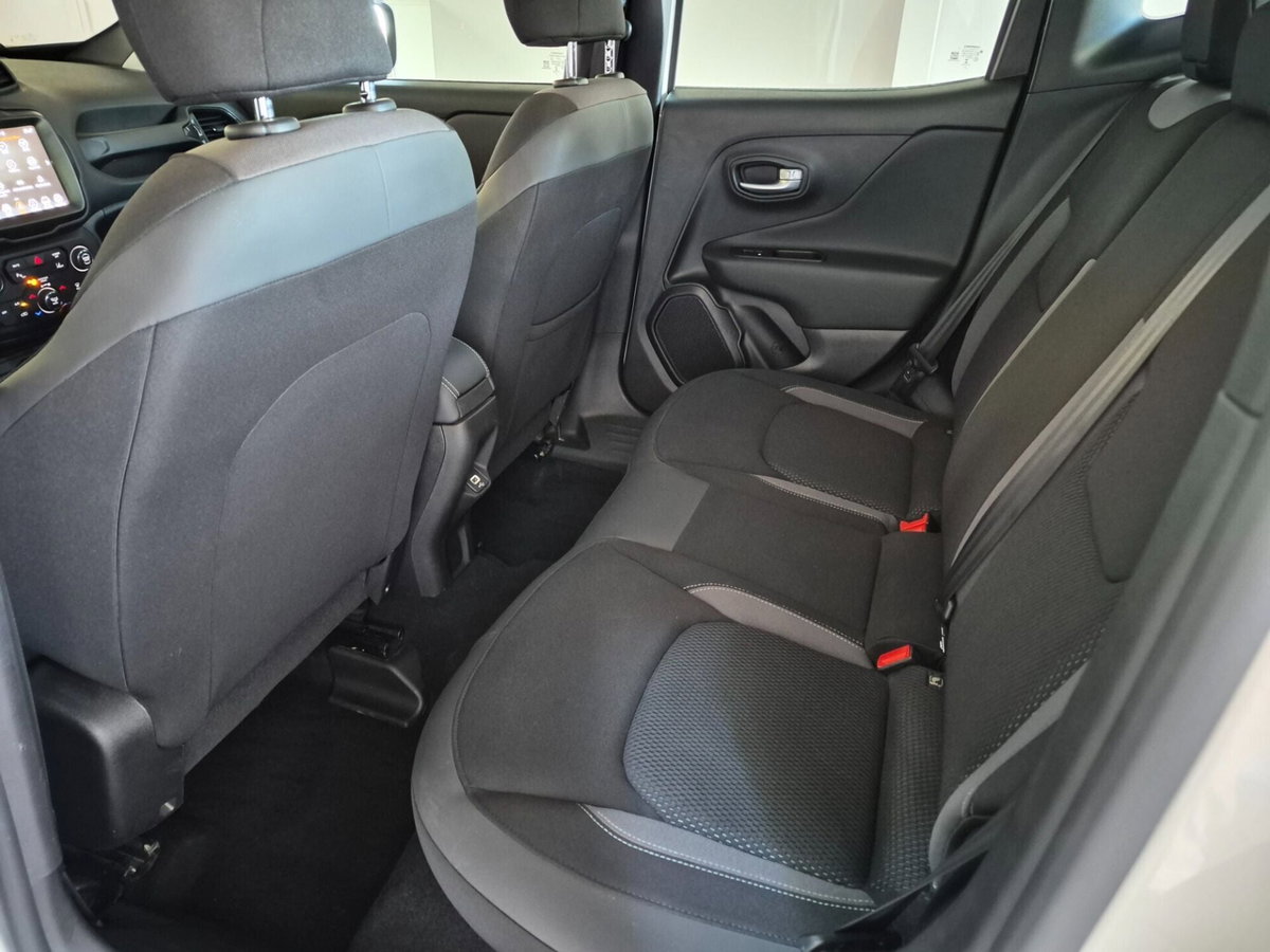 Jeep Renegade 1.3 T4 190CV PHEV 4xe AT6 Limited (11)