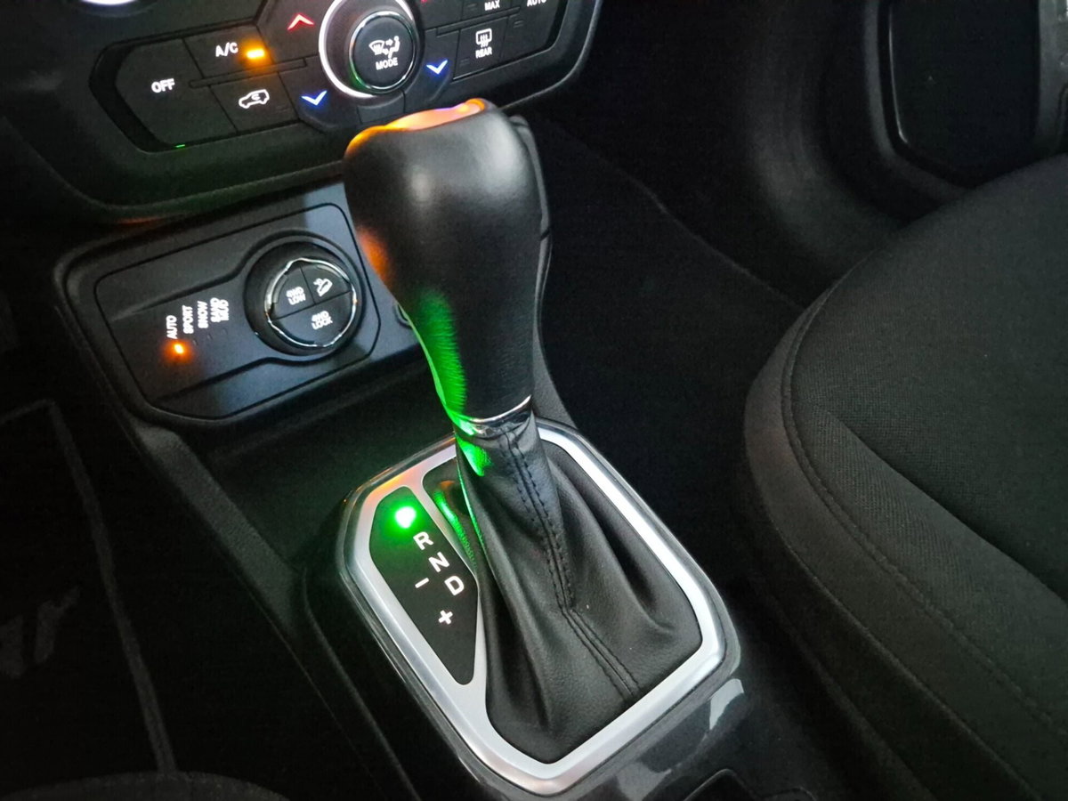 Jeep Renegade 1.3 T4 190CV PHEV 4xe AT6 Limited (17)