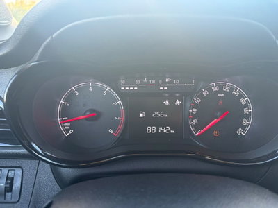 Opel Karl Rocks 1.0 73 CV (11)