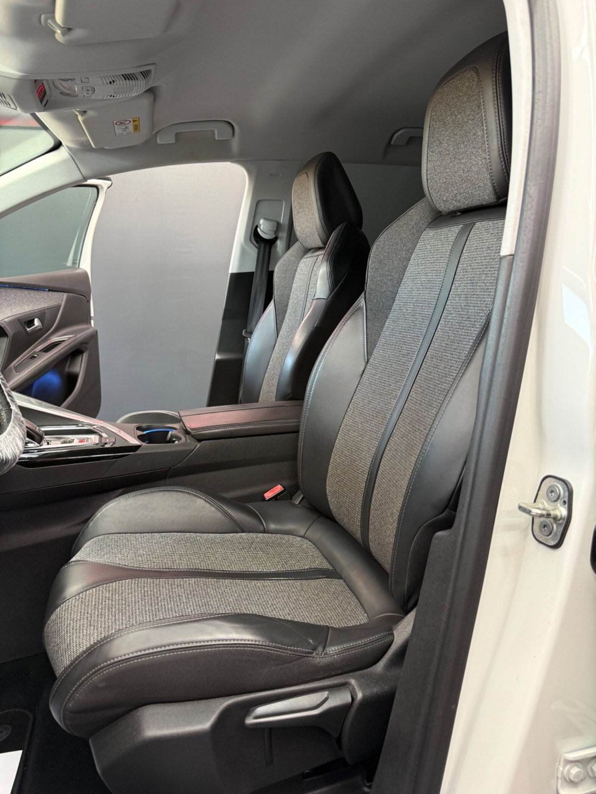 Peugeot 3008 BlueHDi 120 EAT6 S&S Allure (18)