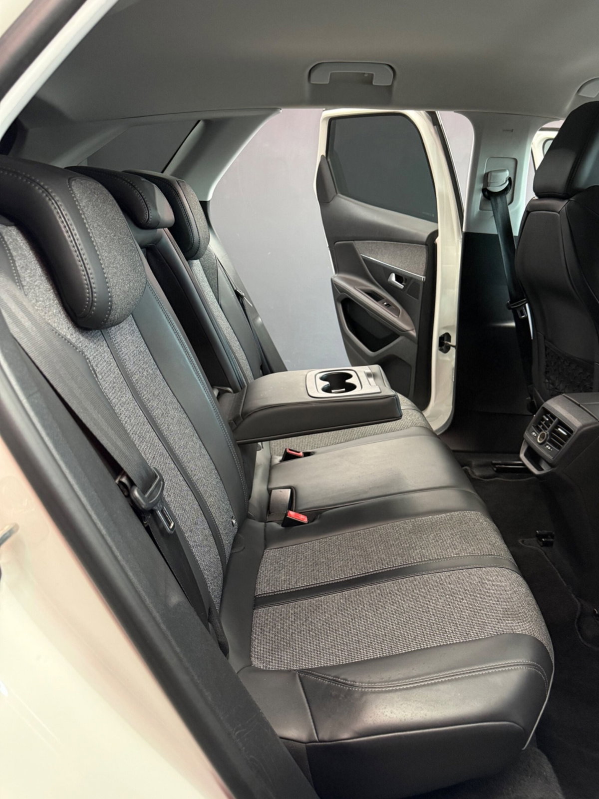 Peugeot 3008 BlueHDi 120 EAT6 S&S Allure (20)