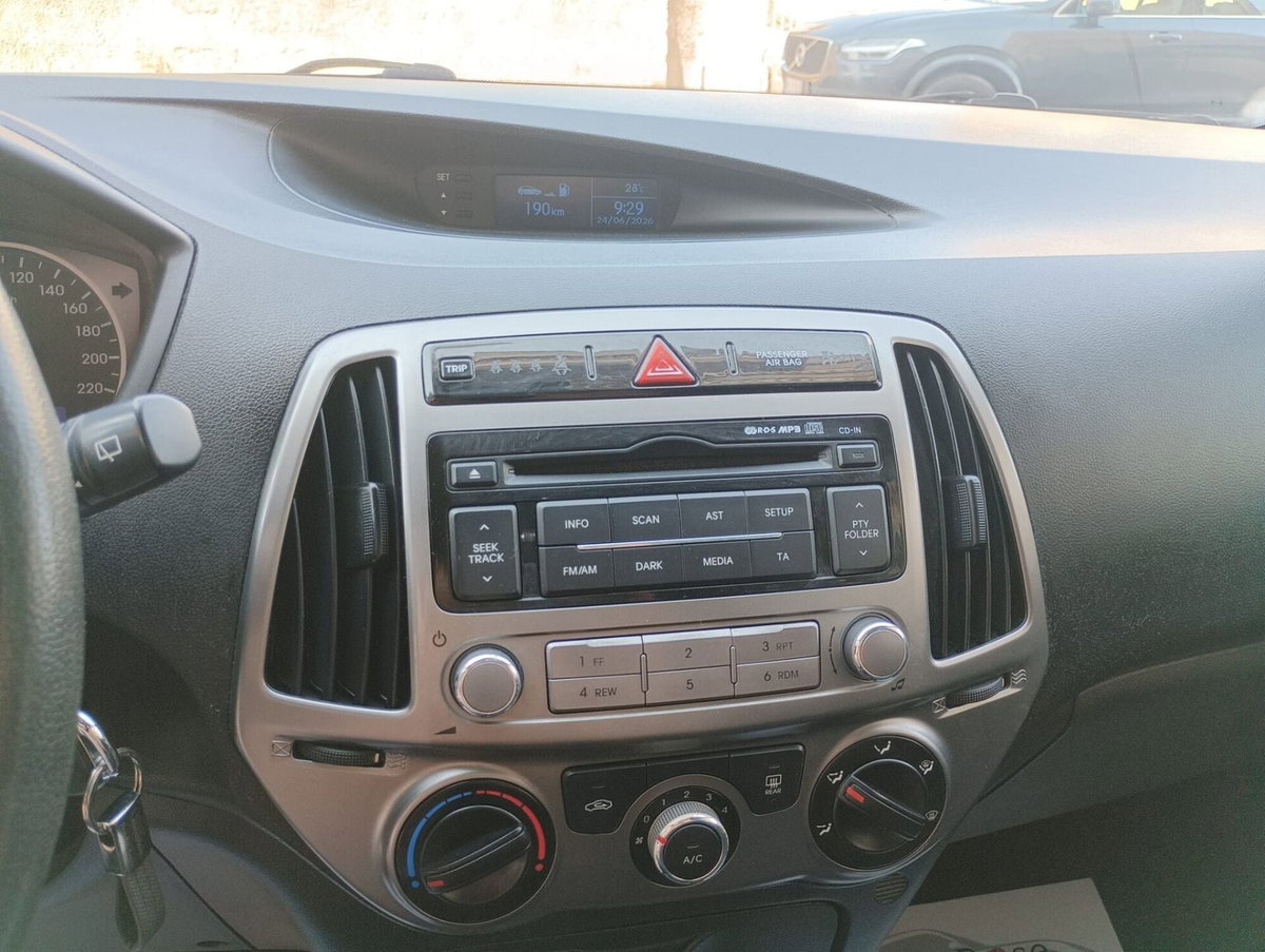 Hyundai i20 1.1 CRDi 5p. Classic (10)