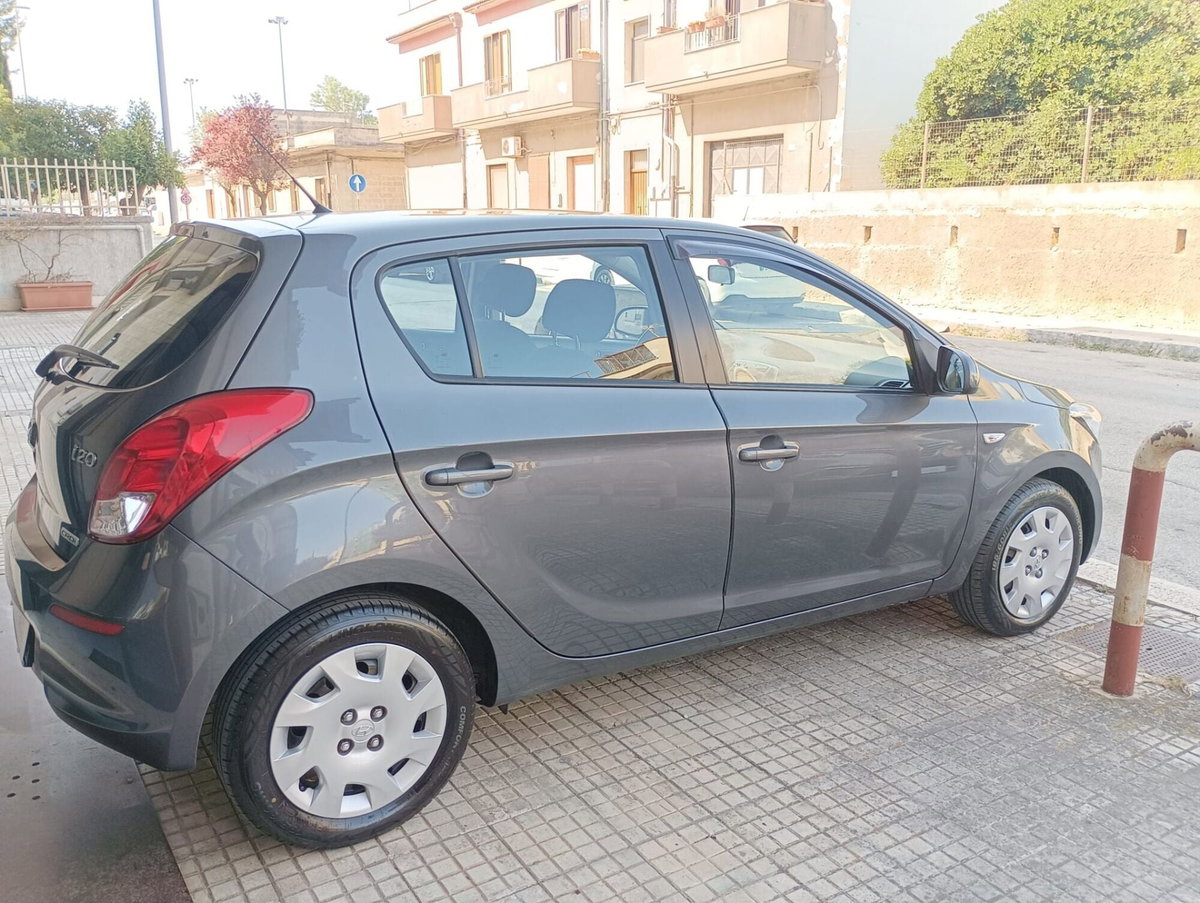Hyundai i20 1.1 CRDi 5p. Classic (4)