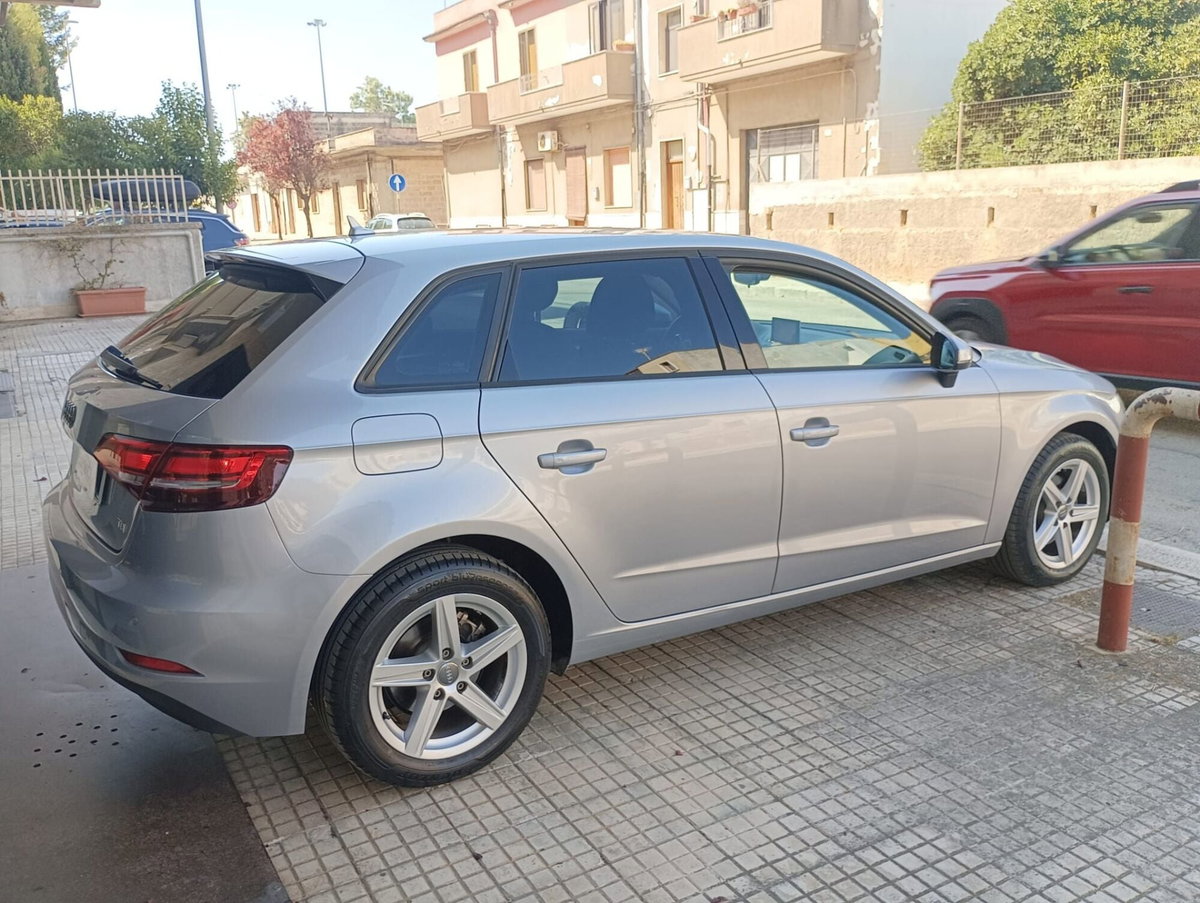 Audi A3 Sportback 1.6 TDI S tronic Business (5)
