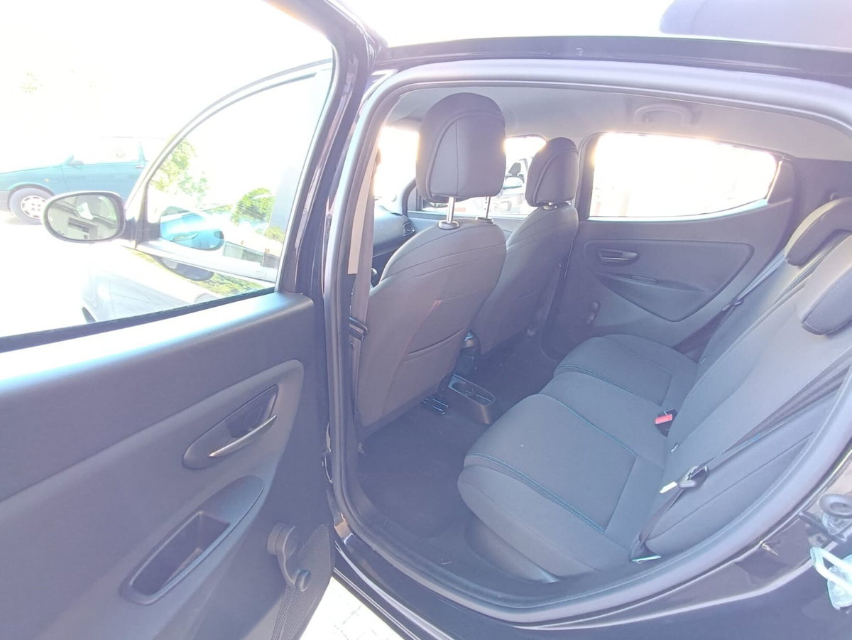 Lancia Ypsilon 1.2 69 CV 5 porte Elefantino Blu (10)