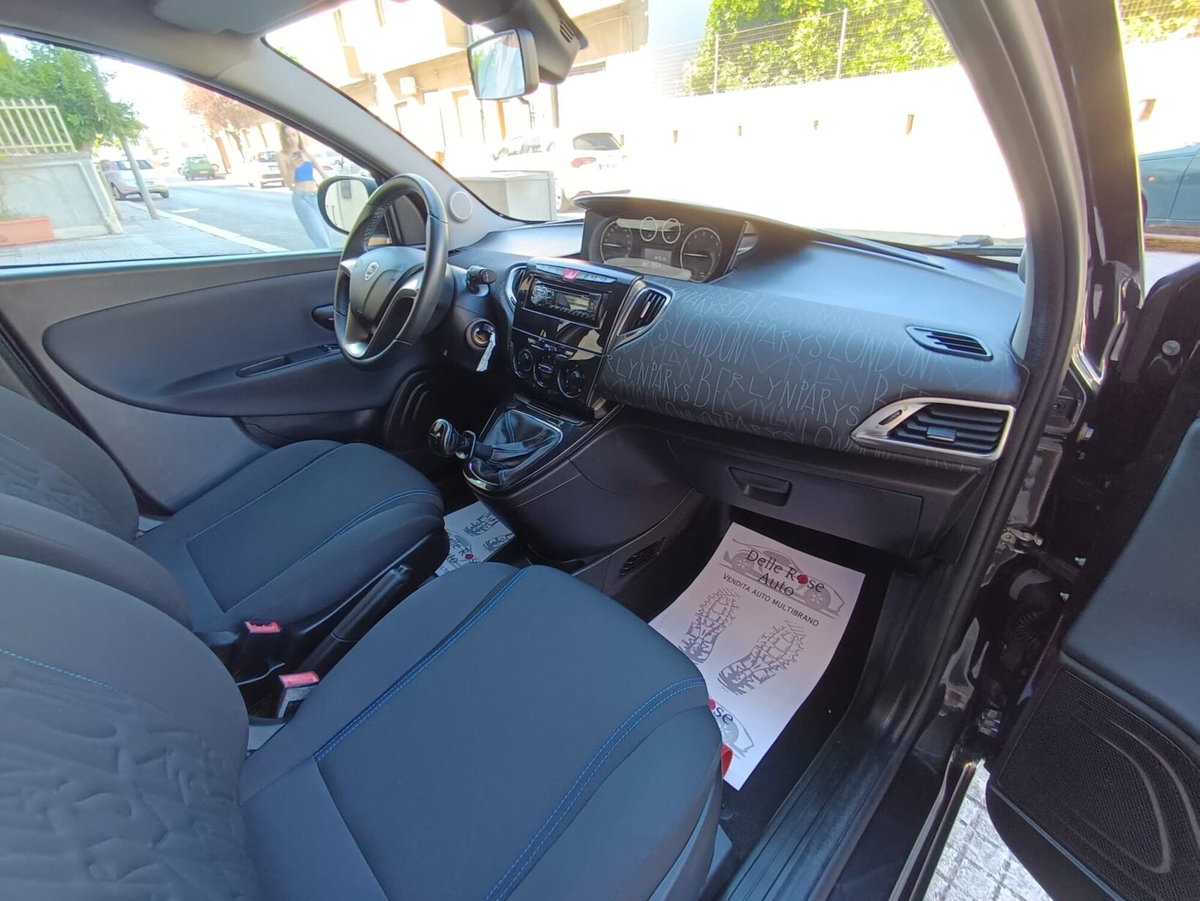 Lancia Ypsilon 1.2 69 CV 5 porte Elefantino Blu (12)