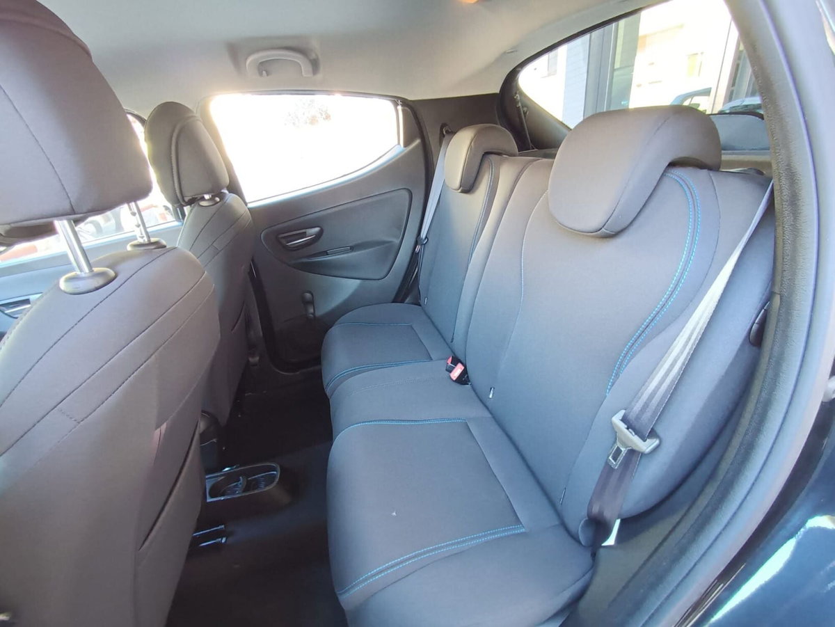 Lancia Ypsilon 1.2 69 CV 5 porte Elefantino Blu (14)