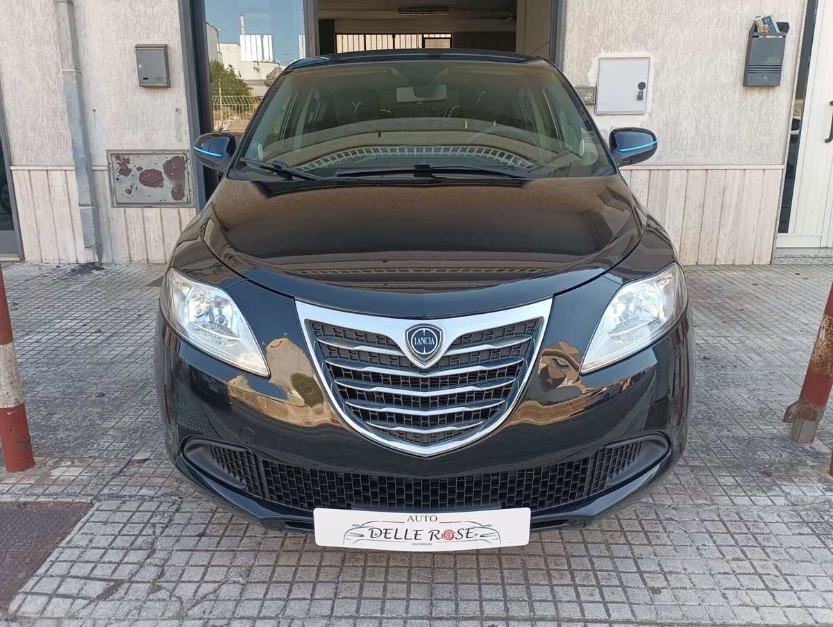 Lancia Ypsilon 1.2 69 CV 5 porte Elefantino Blu (2)