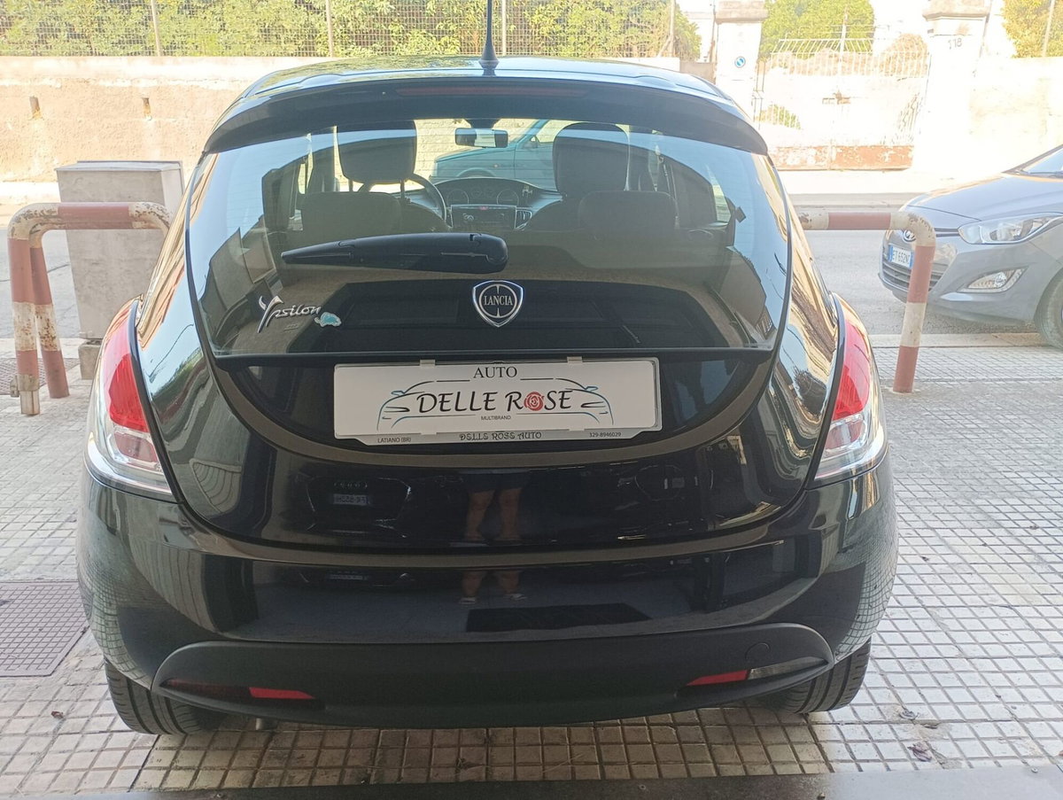 Lancia Ypsilon 1.2 69 CV 5 porte Elefantino Blu (4)