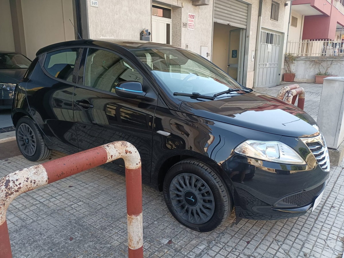 Lancia Ypsilon 1.2 69 CV 5 porte Elefantino Blu (5)