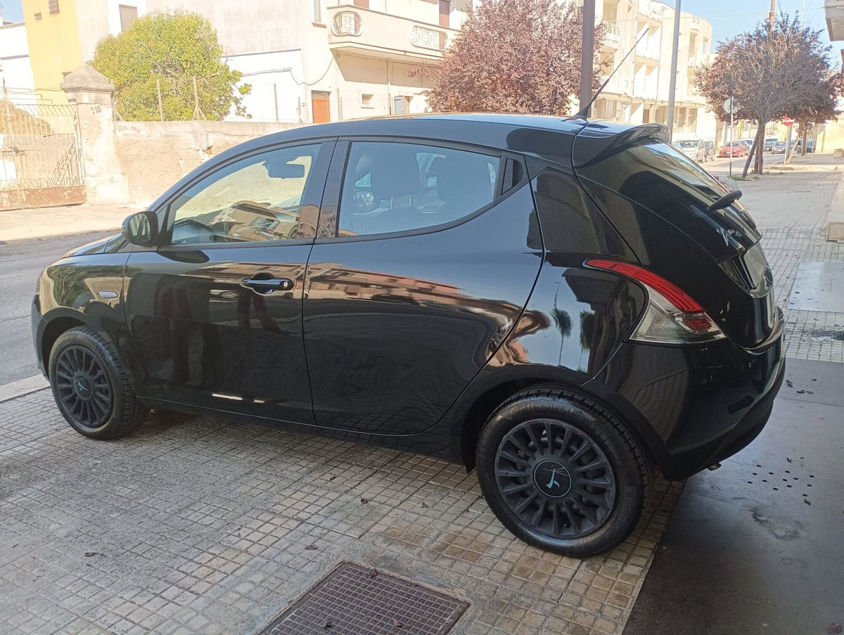 Lancia Ypsilon 1.2 69 CV 5 porte Elefantino Blu (6)