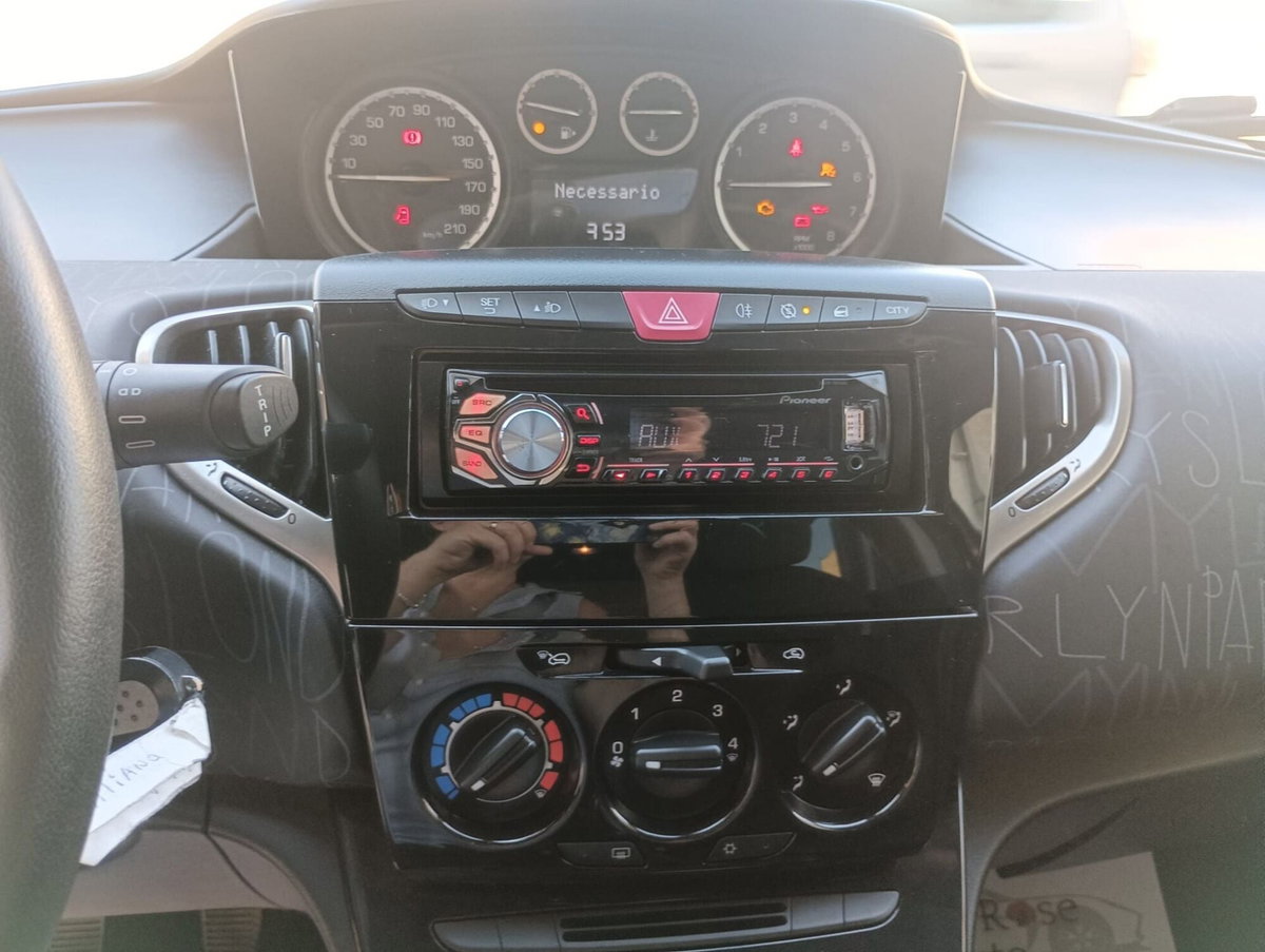 Lancia Ypsilon 1.2 69 CV 5 porte Elefantino Blu (8)