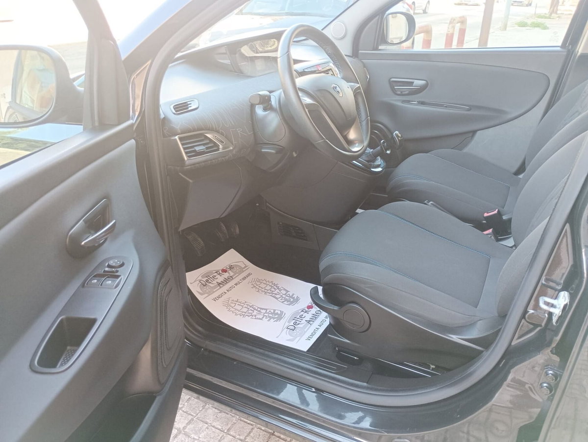 Lancia Ypsilon 1.2 69 CV 5 porte Elefantino Blu (9)