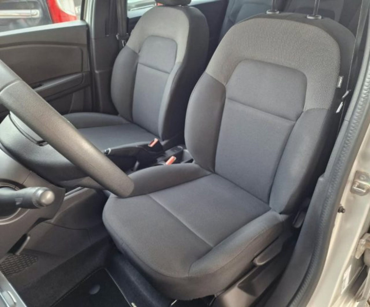 Dacia Jogger Jogger 1.0 TCe GPL 100 CV 5 posti Essential (12)
