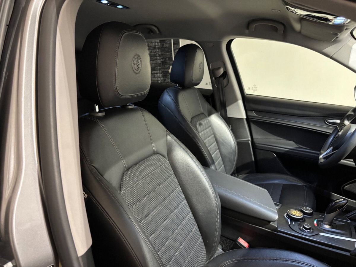 Alfa Romeo Stelvio Stelvio 2.2 Turbodiesel 180 CV AT8 RWD Super (13)