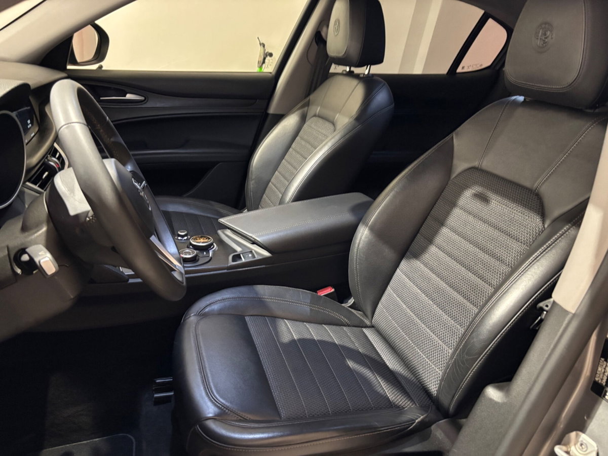 Alfa Romeo Stelvio Stelvio 2.2 Turbodiesel 180 CV AT8 RWD Super (18)