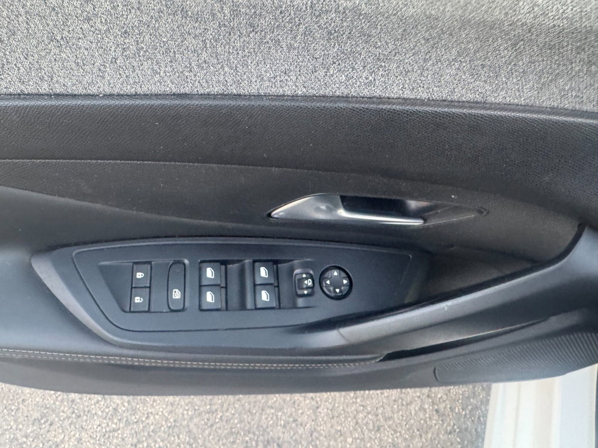 Peugeot 308 BlueHDi 130 S&S EAT8 Allure Pack (12)
