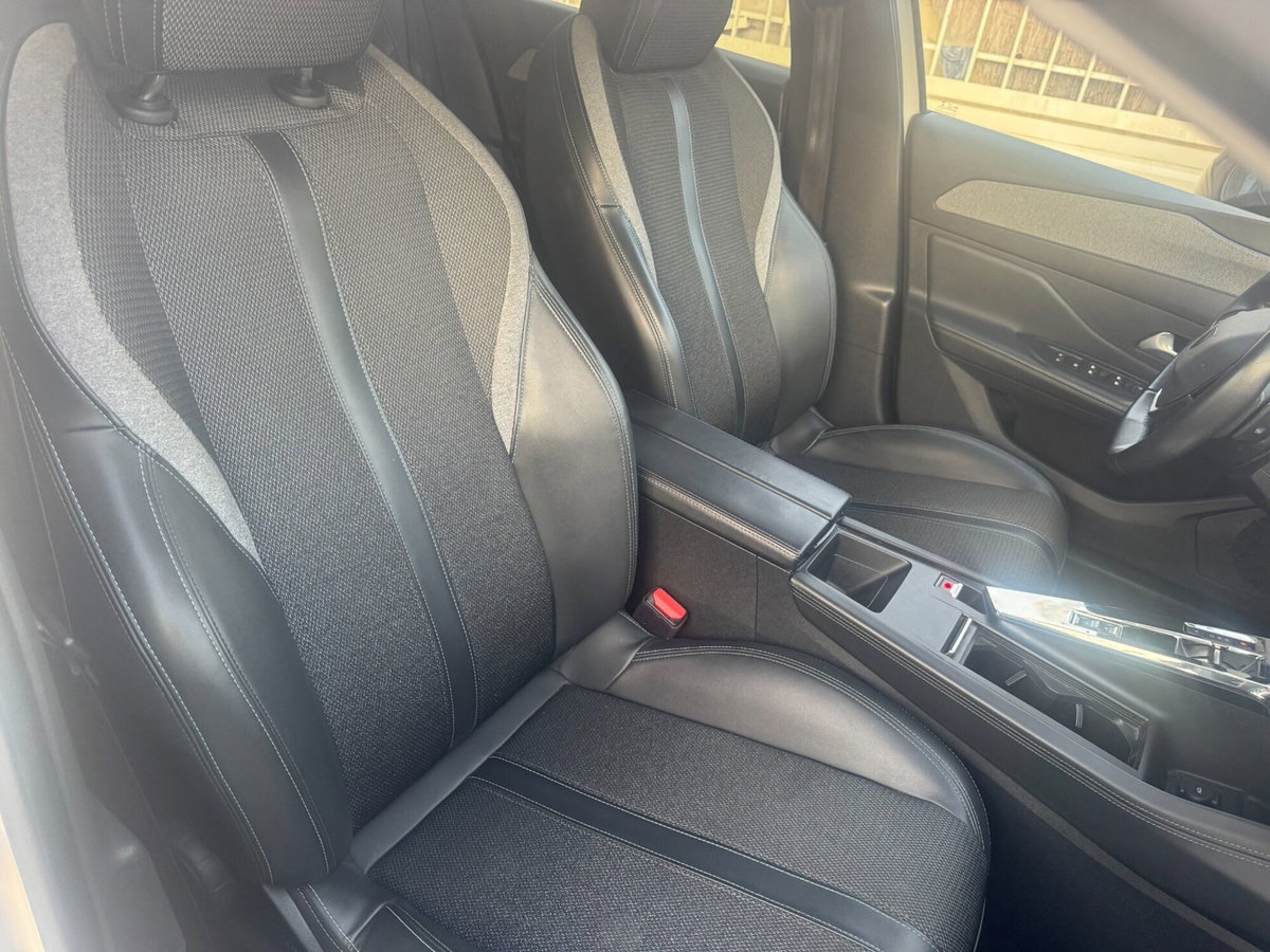 Peugeot 308 BlueHDi 130 S&S EAT8 Allure Pack (16)
