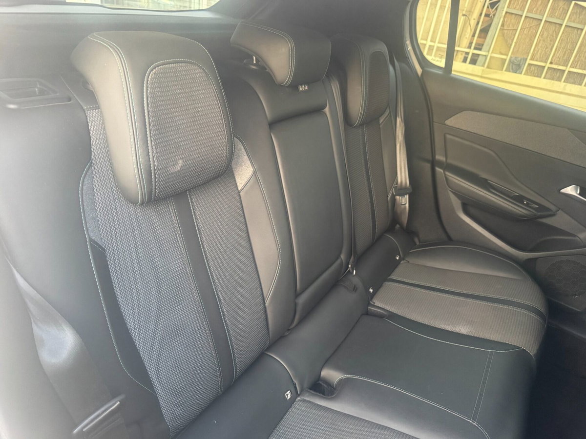 Peugeot 308 BlueHDi 130 S&S EAT8 Allure Pack (17)