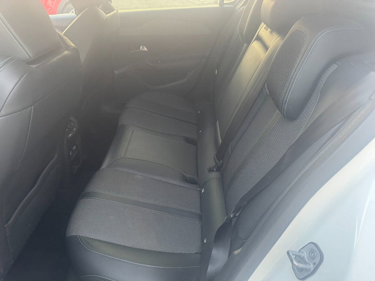 Peugeot 308 BlueHDi 130 S&S EAT8 Allure Pack (18)