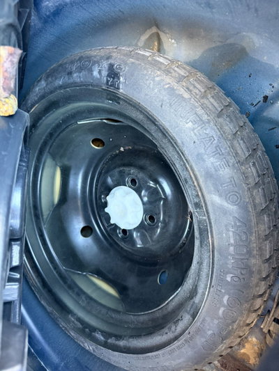 Toyota Yaris 1.3i 16V cat Luna (18)