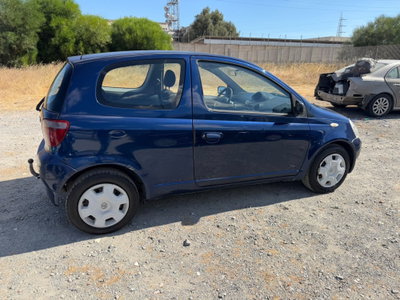 Toyota Yaris 1.3i 16V cat Luna (19)