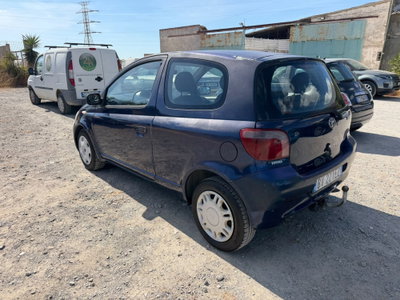 Toyota Yaris 1.3i 16V cat Luna (5)