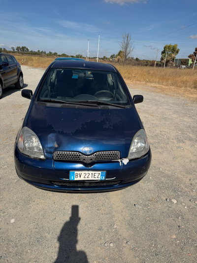 Toyota Yaris 1.3i 16V cat Luna (7)
