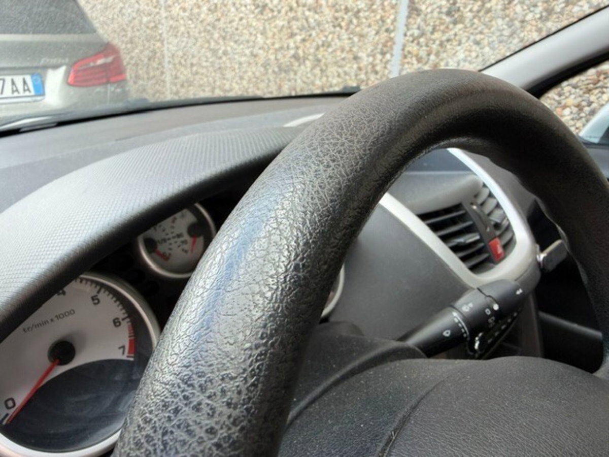Peugeot 207 VTi 95CV 3p. X Line (8)