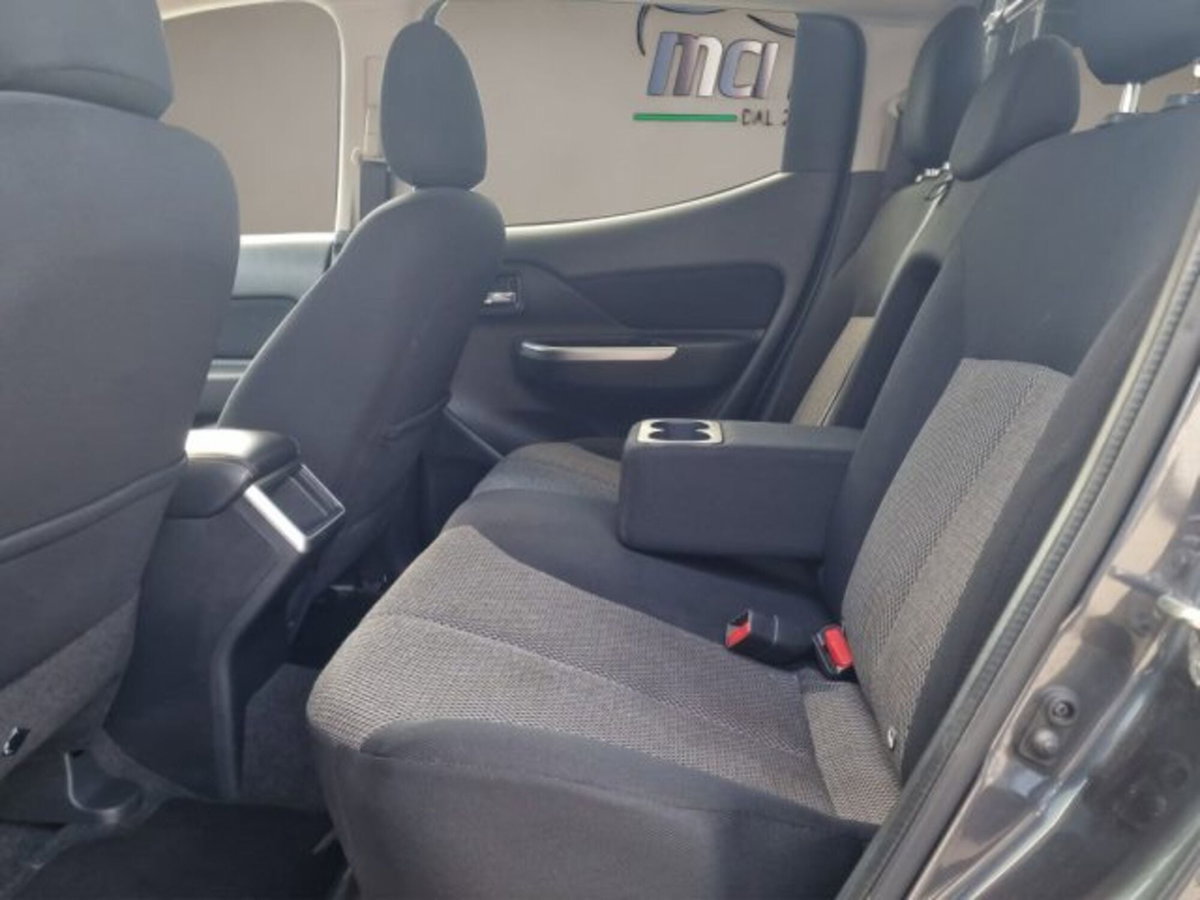 Mitsubishi L200 2.3 D Club Cab 4x4 Easy Select Invite Connect (13)