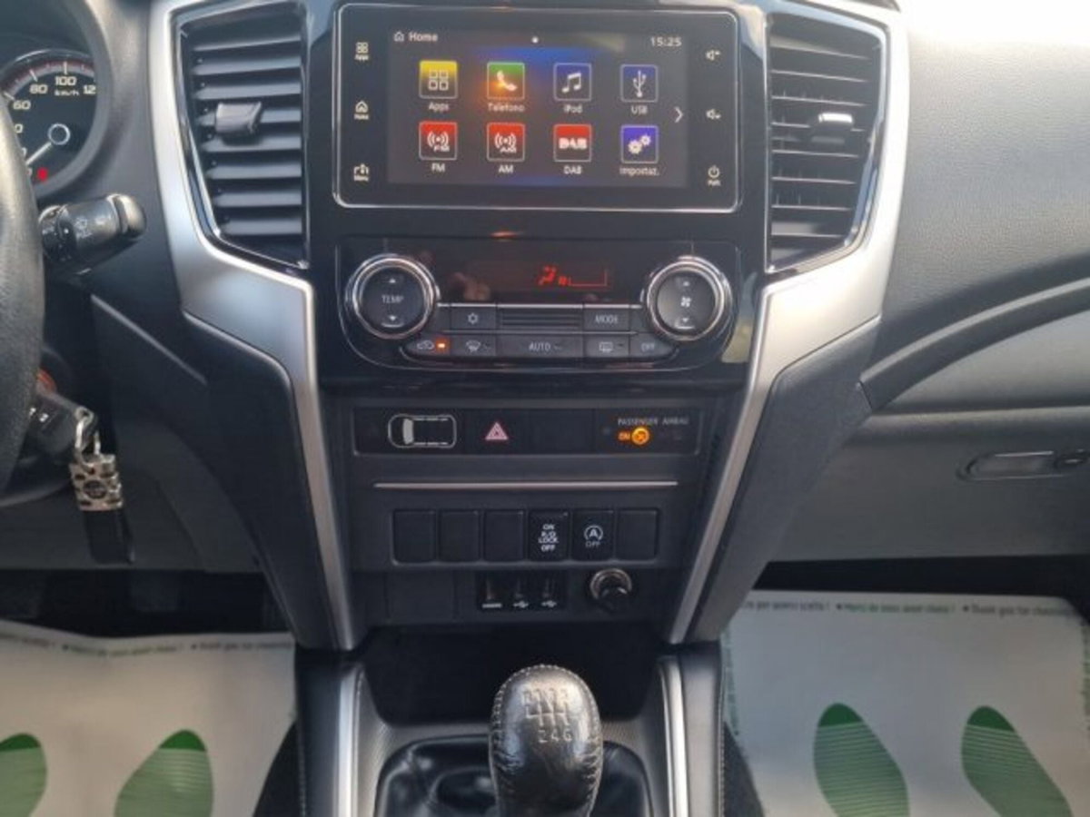 Mitsubishi L200 2.3 D Club Cab 4x4 Easy Select Invite Connect (15)