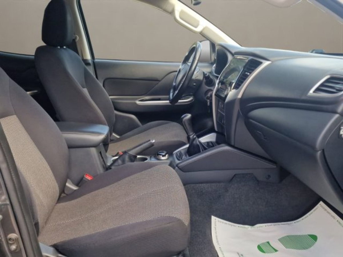 Mitsubishi L200 2.3 D Club Cab 4x4 Easy Select Invite Connect (18)