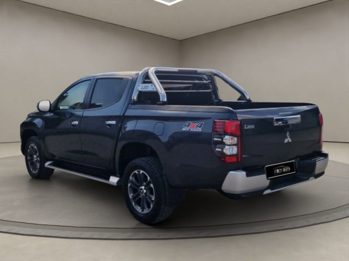 Mitsubishi L200 2.3 D Club Cab 4x4 Easy Select Invite Connect (3)
