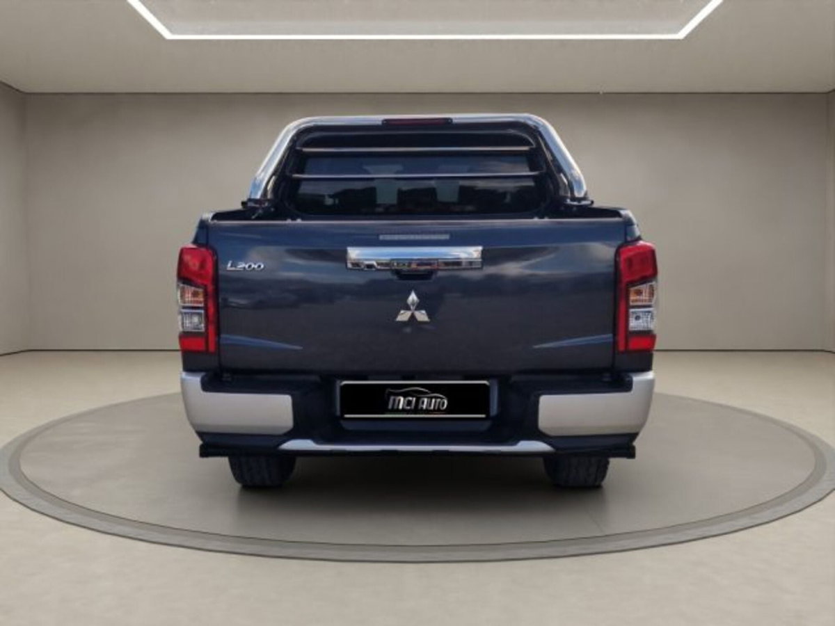 Mitsubishi L200 2.3 D Club Cab 4x4 Easy Select Invite Connect (4)