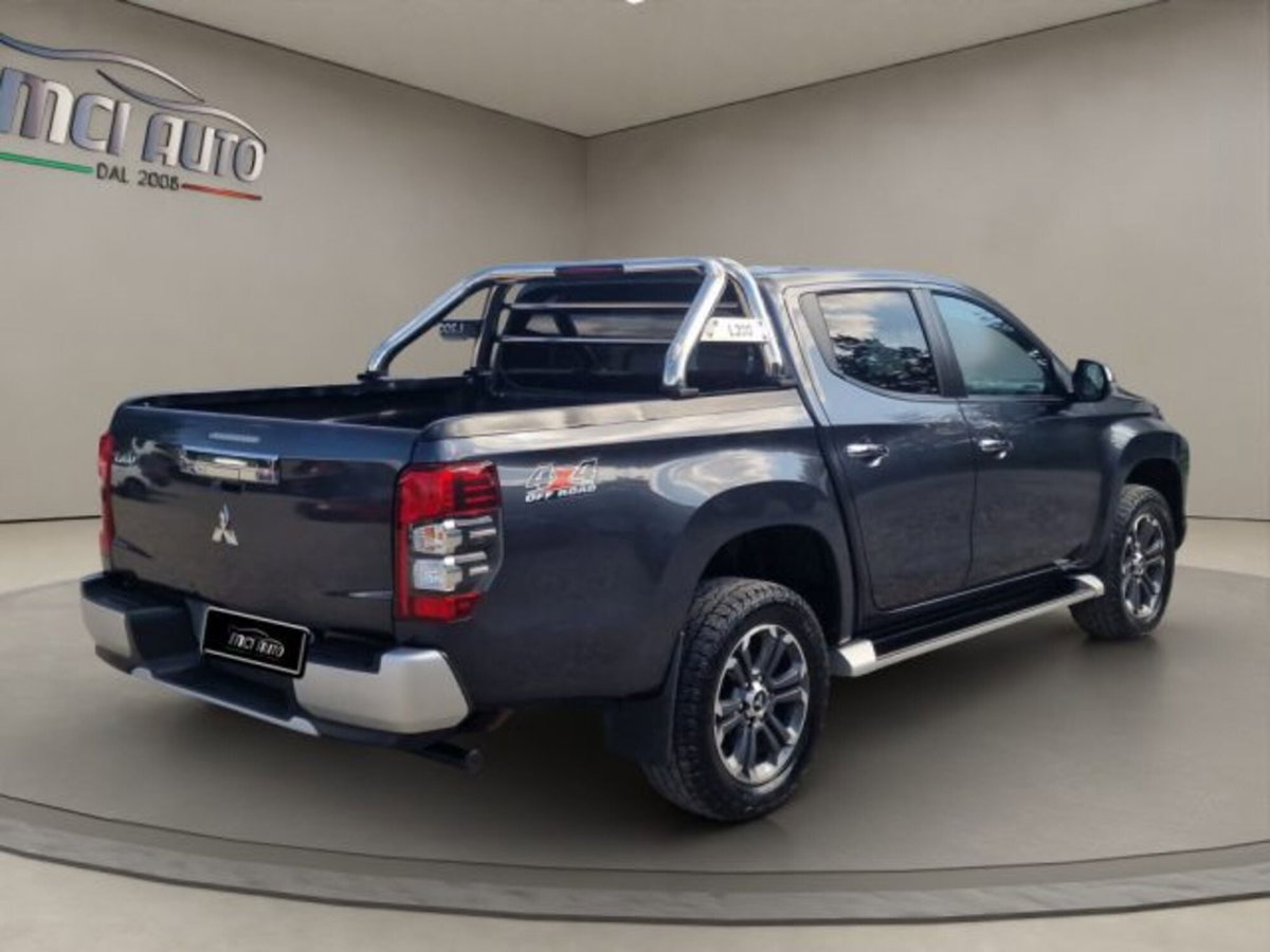 Mitsubishi L200 2.3 D Club Cab 4x4 Easy Select Invite Connect (5)