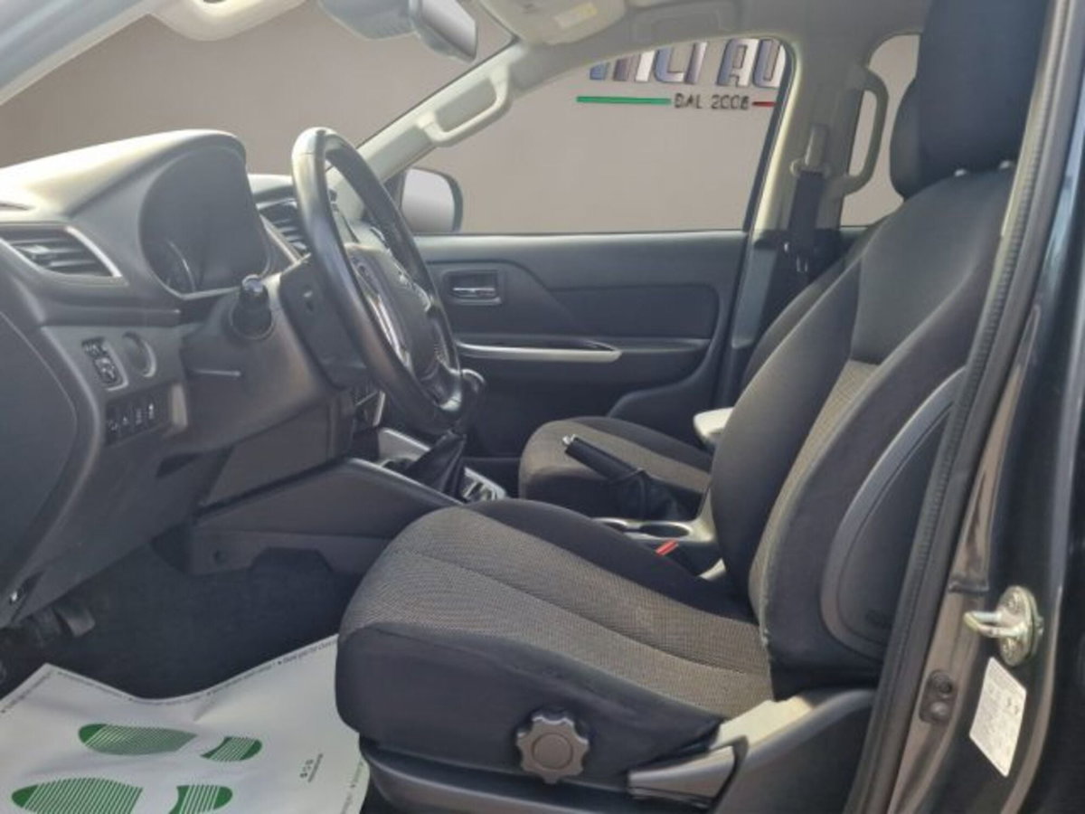 Mitsubishi L200 2.3 D Club Cab 4x4 Easy Select Invite Connect (9)
