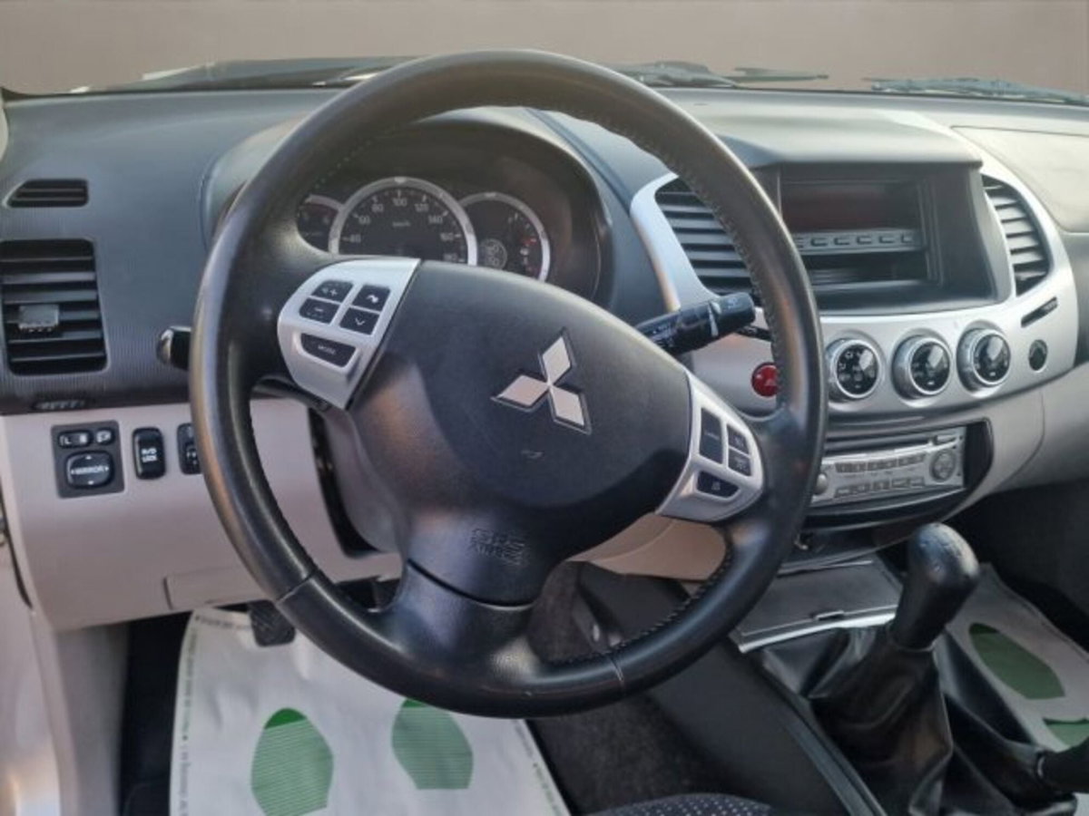 Mitsubishi L200 2.5 DI-D/136CV Club Cab Invite DPF (10)
