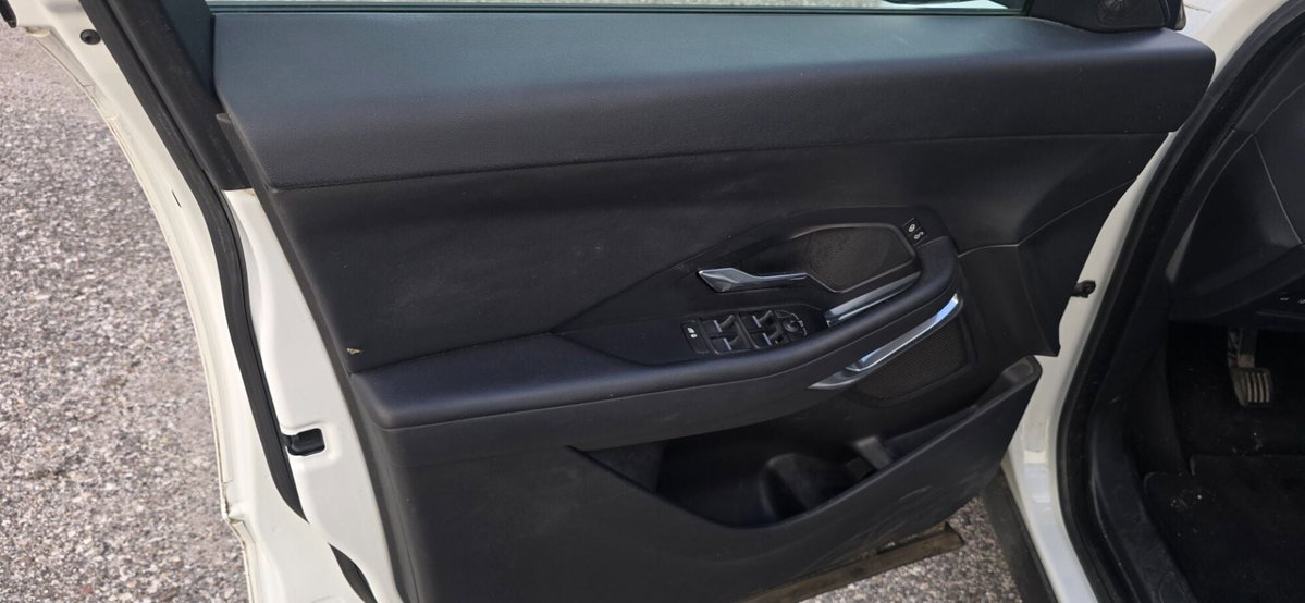 Jaguar E-Pace 2.0D 150 CV (14)