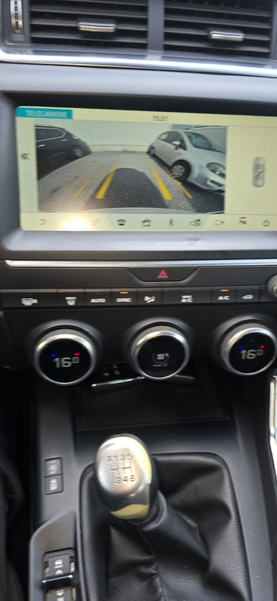 Jaguar E-Pace 2.0D 150 CV (15)