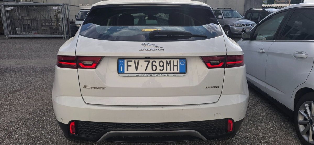 Jaguar E-Pace 2.0D 150 CV (6)