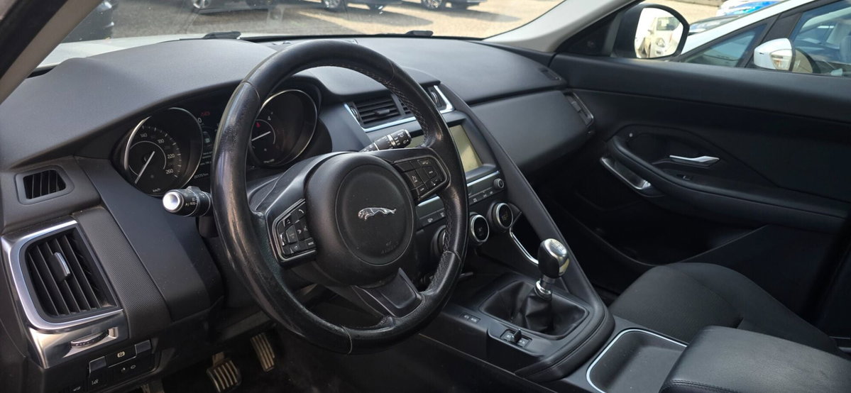 Jaguar E-Pace 2.0D 150 CV (8)