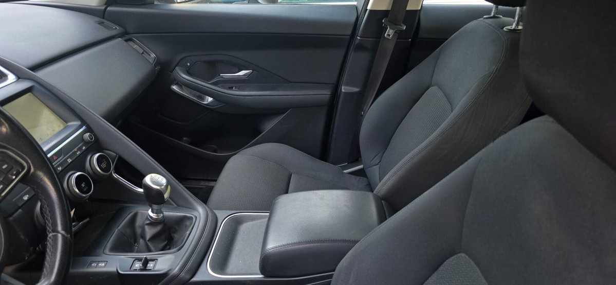 Jaguar E-Pace 2.0D 150 CV (9)