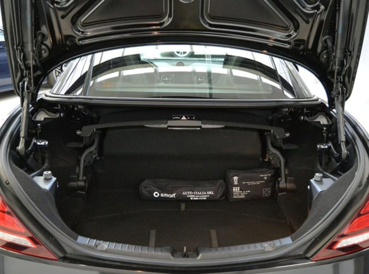 Mercedes-Benz SLC 180 AMG line (10)