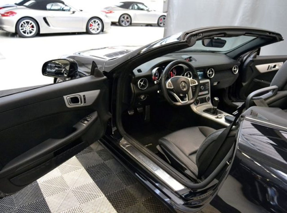 Mercedes-Benz SLC 180 AMG line (2)