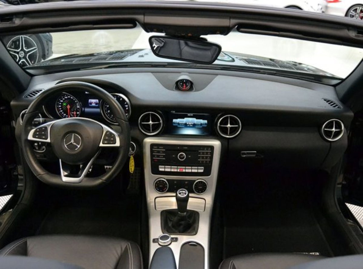 Mercedes-Benz SLC 180 AMG line (4)
