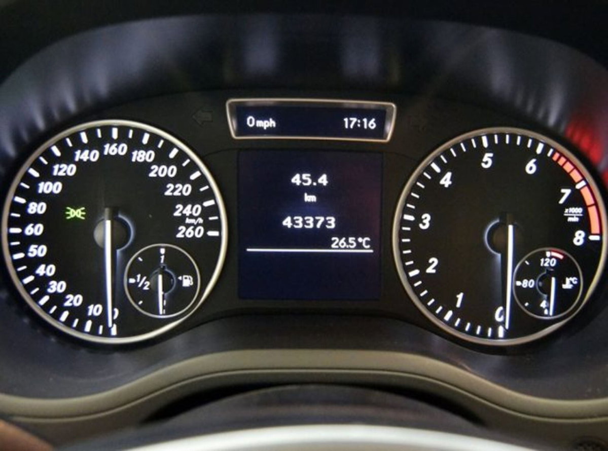 Mercedes-Benz Classe B 180 Sport (10)